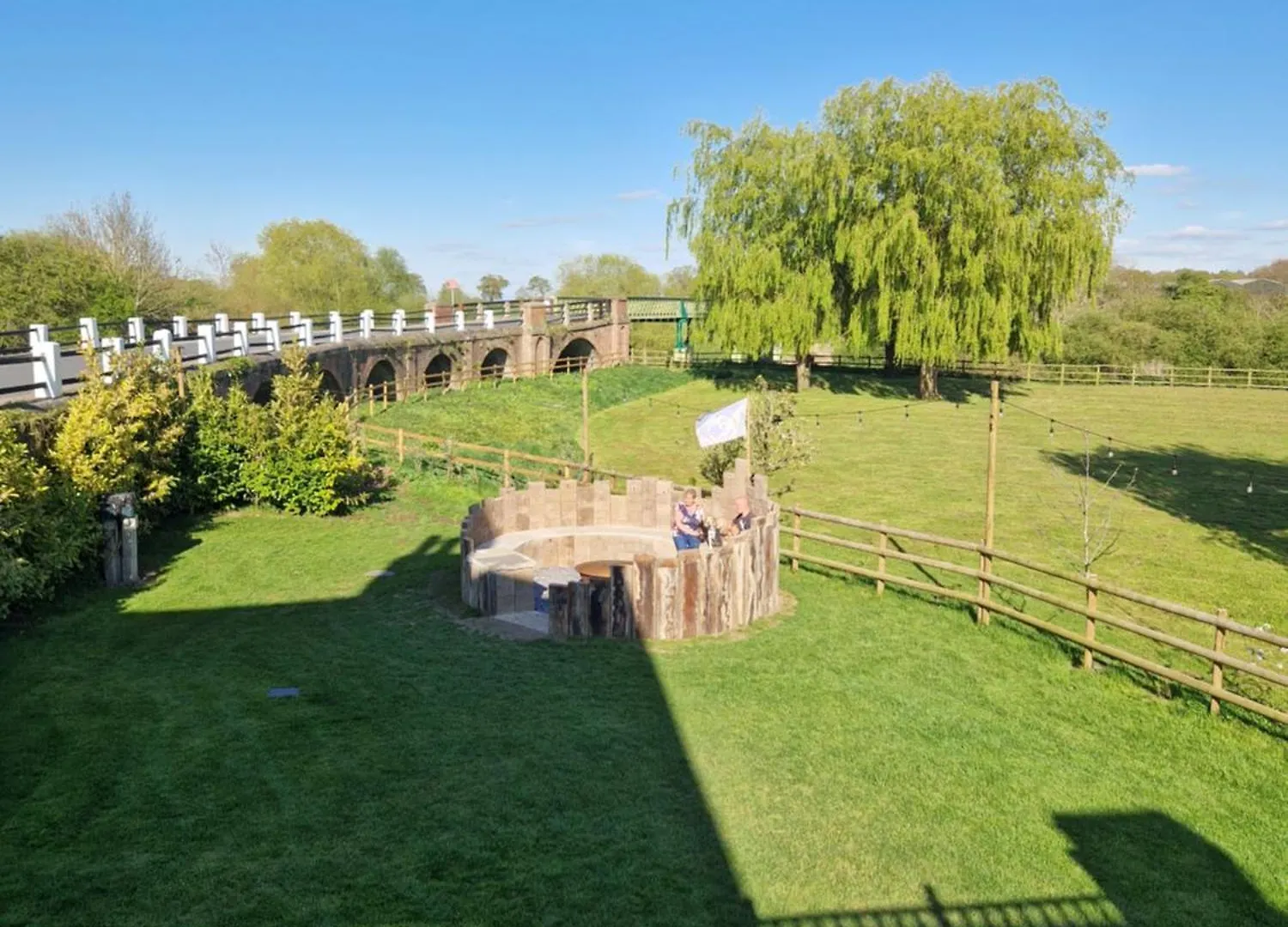 אוהל מפואר Aldwark Bridge Glamping - Aurora Tent בריטניה
