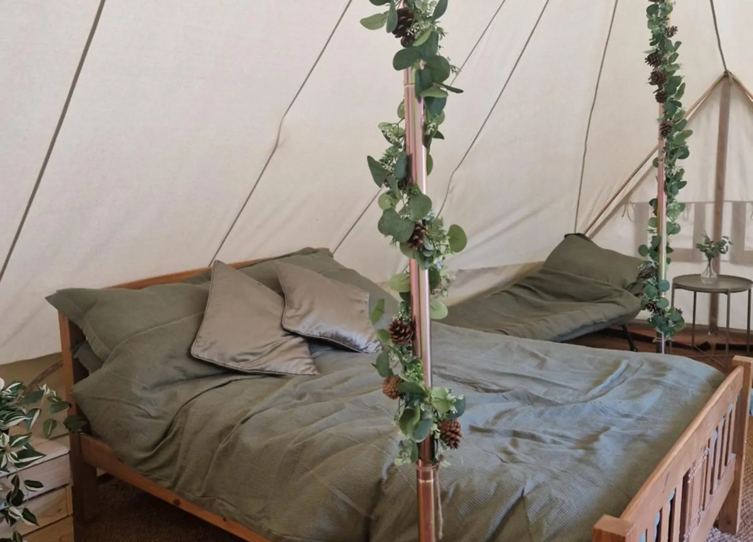 Aldwark Bridge Glamping - Aurora Tent