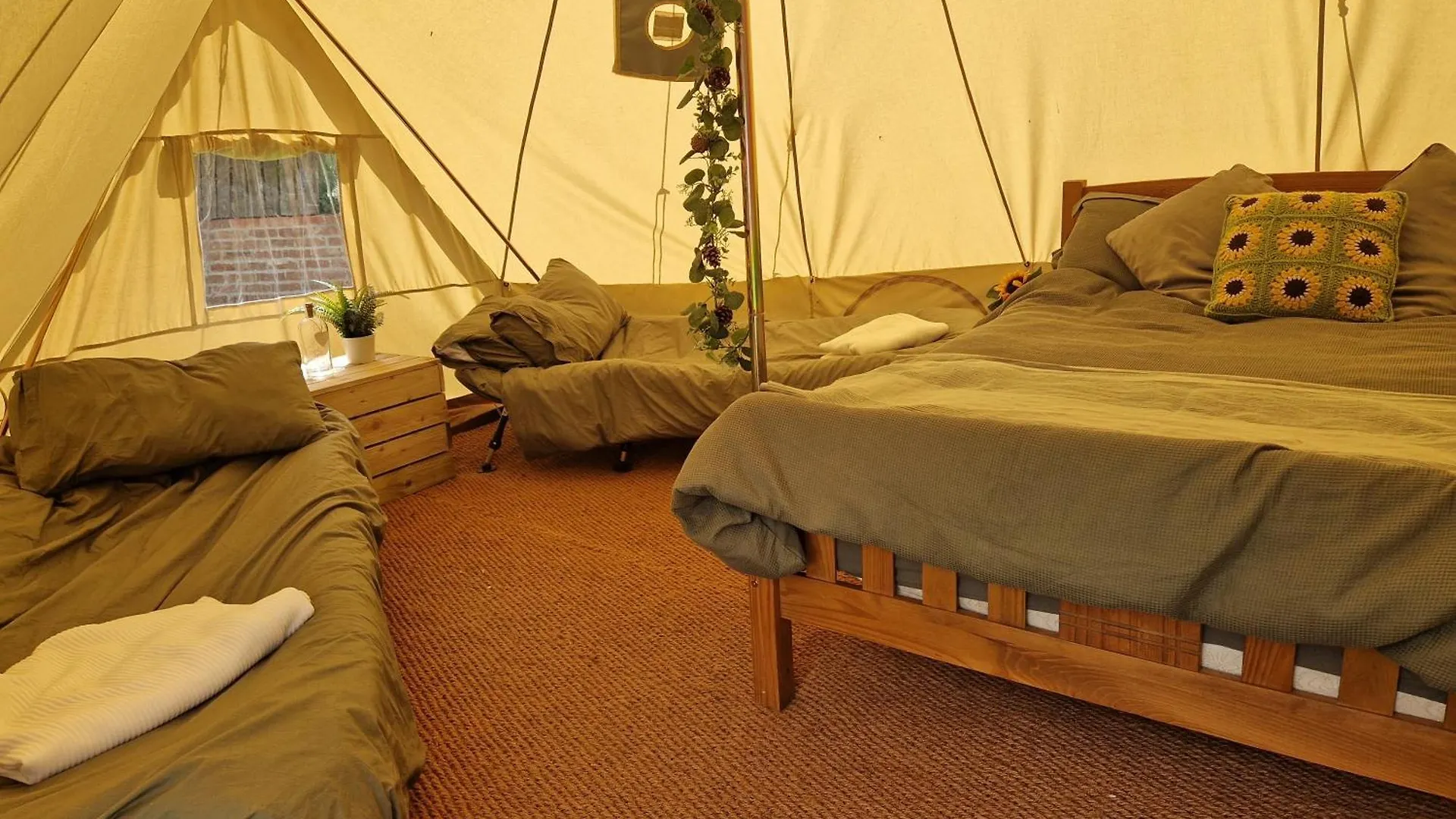 Aldwark Bridge Glamping - Aurora Tent בריטניה